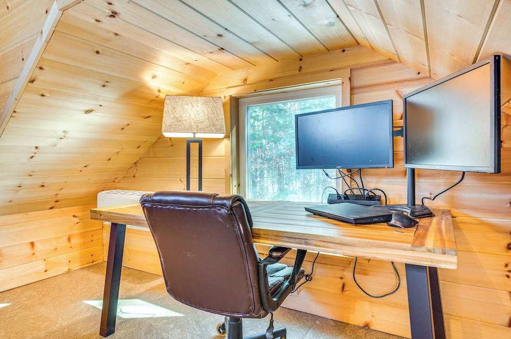 Hiking & Snowmobile Trails On-site: Alton Retreat!