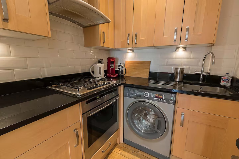 JOIVY Charming 1-Bedroom Flat with Patio