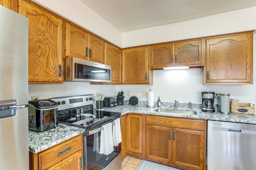 Convenient Townhome 1 Mi to Dtwn Clearfield