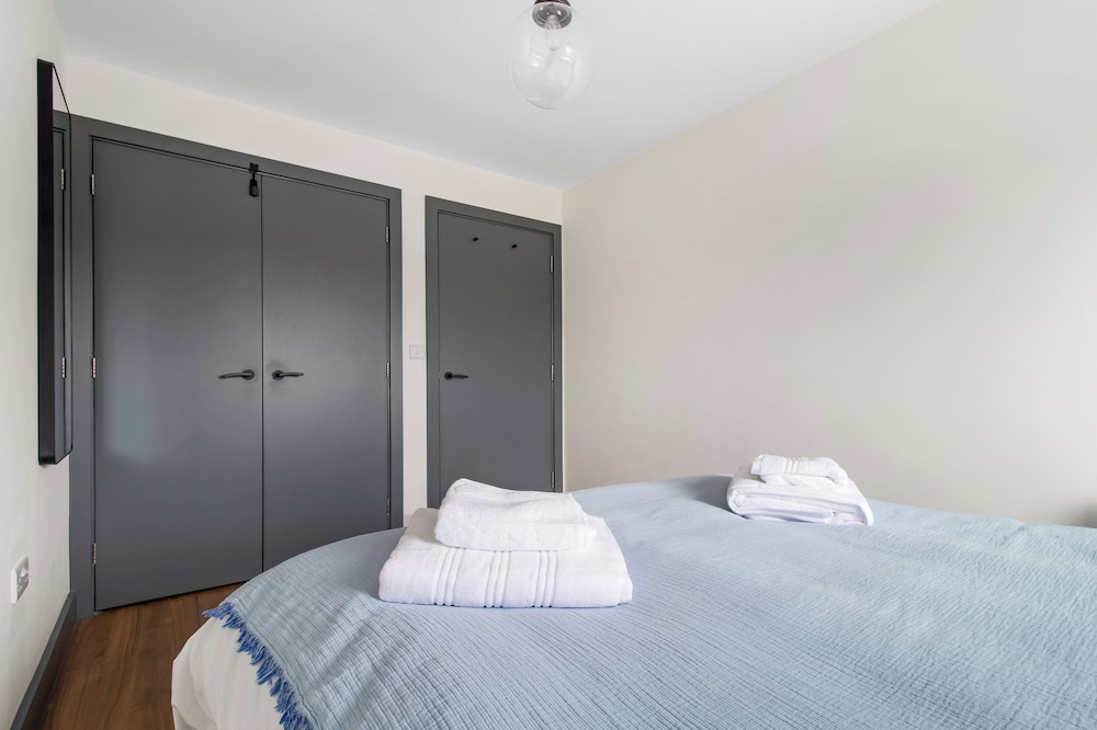 Central 1 BD in the Heart of Cheltenham view 3