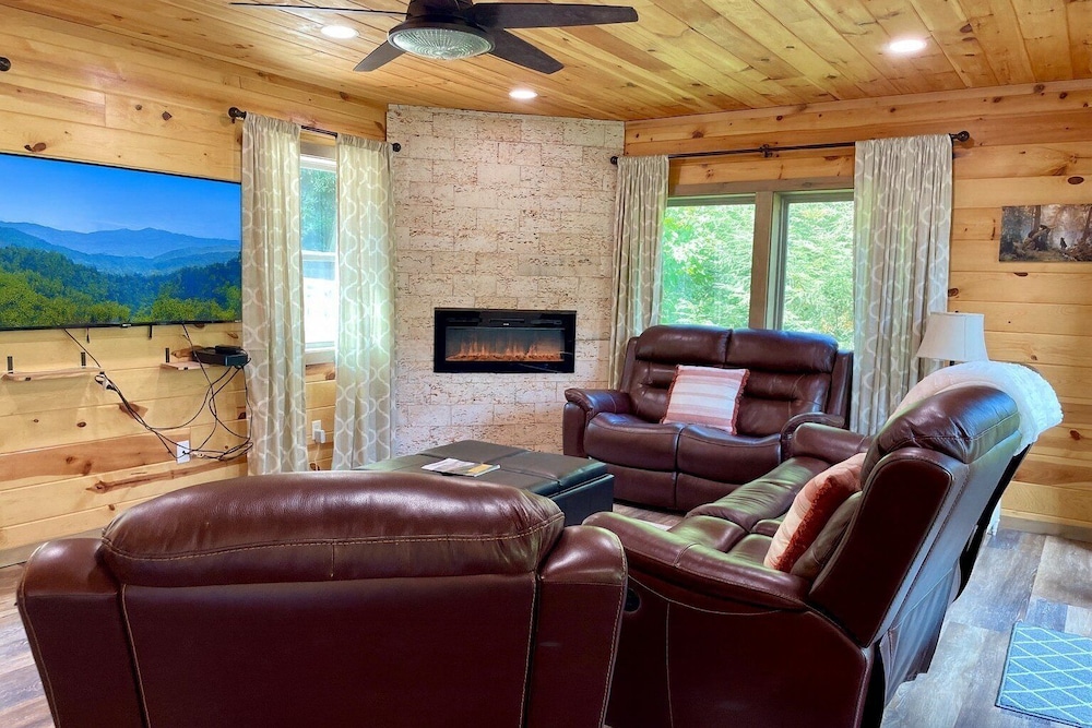 Vixen Run 4 Bedroom Cabin