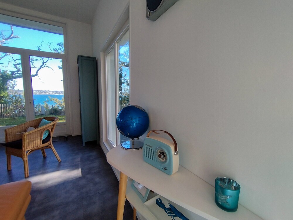 Superb Villa With sea View Near the Beach