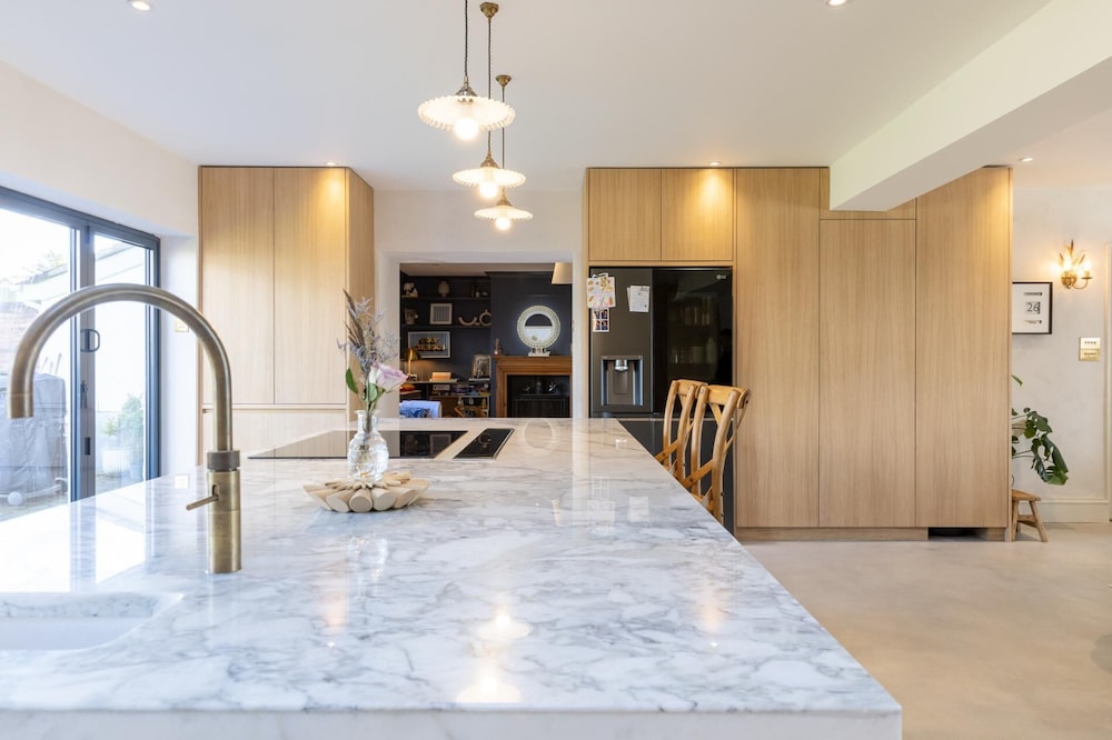Seaview House - 5 Bedroom - Southgate