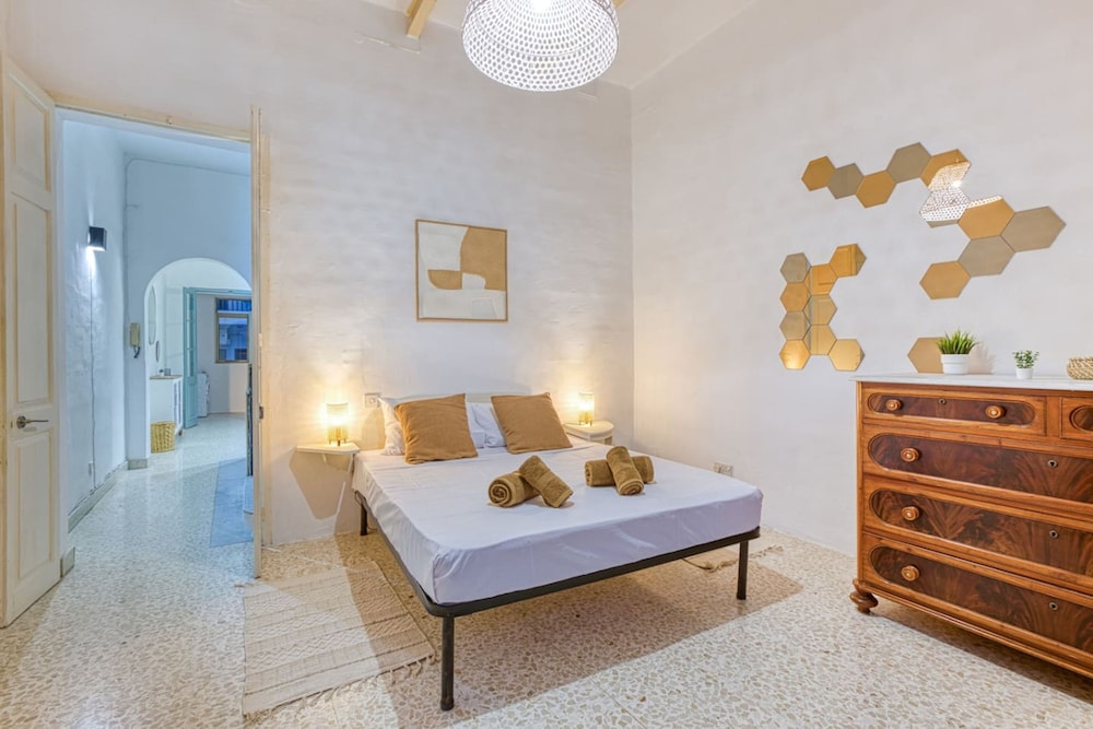 Lilly the Traditional Maltese Townhouse in Sliema