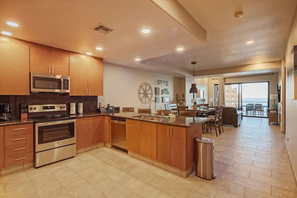 Luxury Las Palomas Oceanview Condo - Phase 2