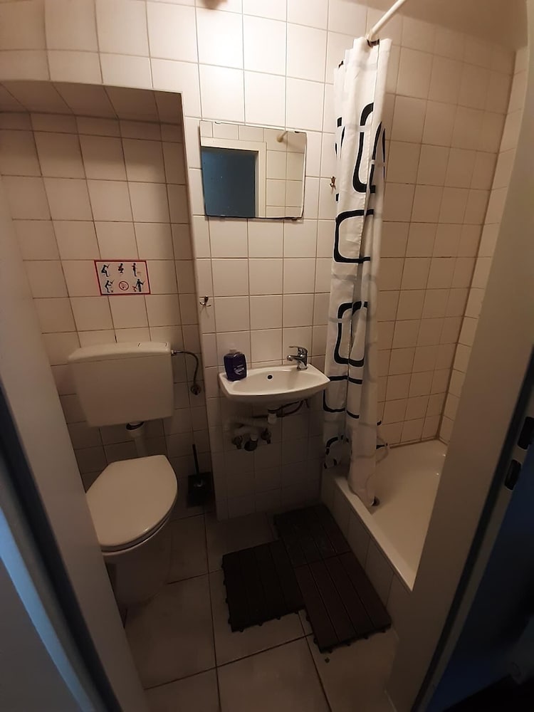 2-Rent Group Hostel Rooms&Apartments EVE168