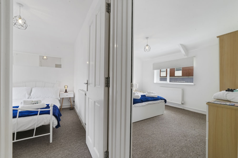 Village Cwtch Whitchurch Apartment view 3