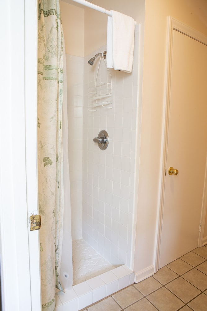 The Chimney Rock Inn & Cottages
