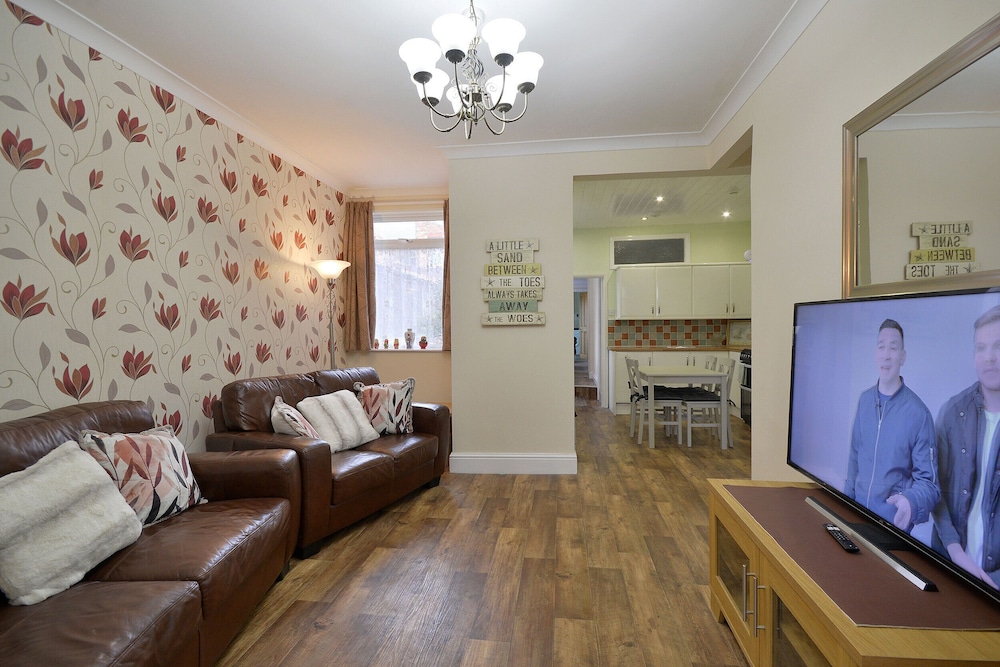 Brightwater Ground Floor Apartment up to 6 Guests view 4