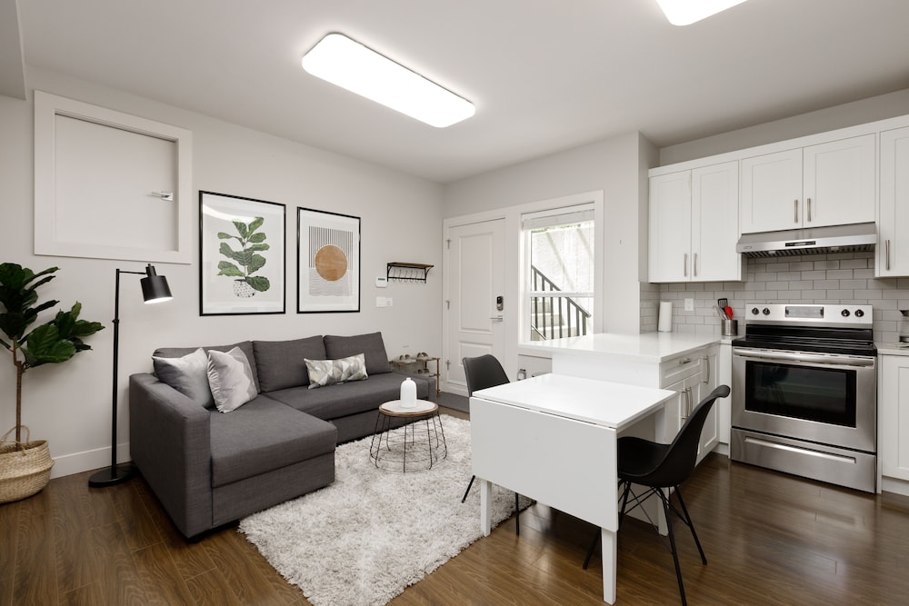 829 Laird - Image 1