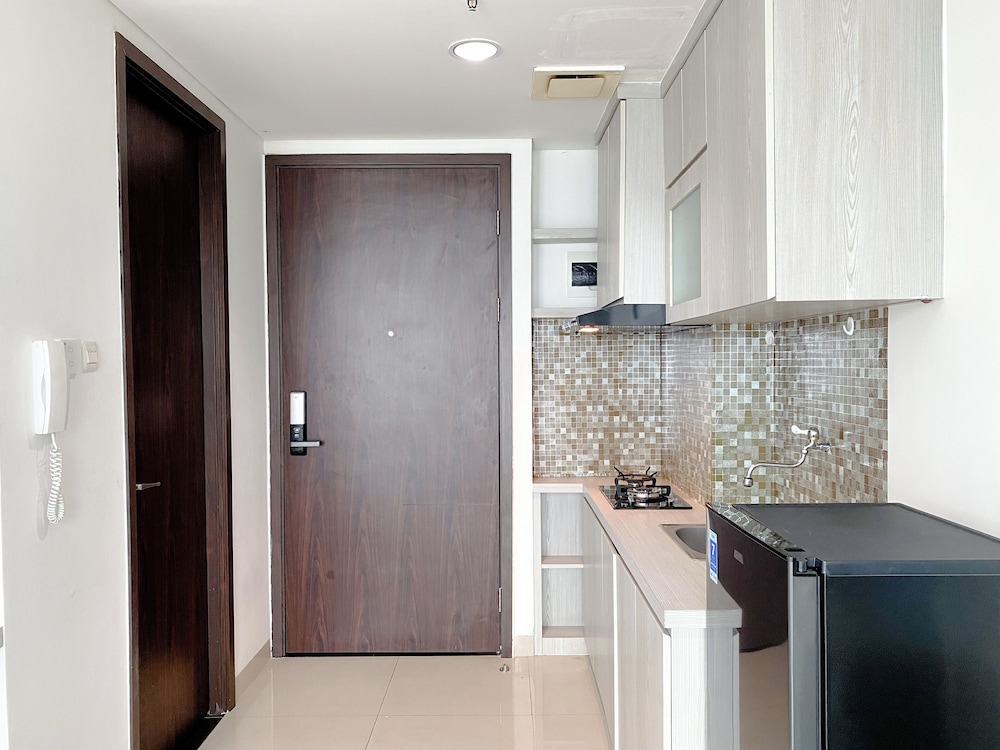 White Toned Studio At Lrt City Bekasi Apartment