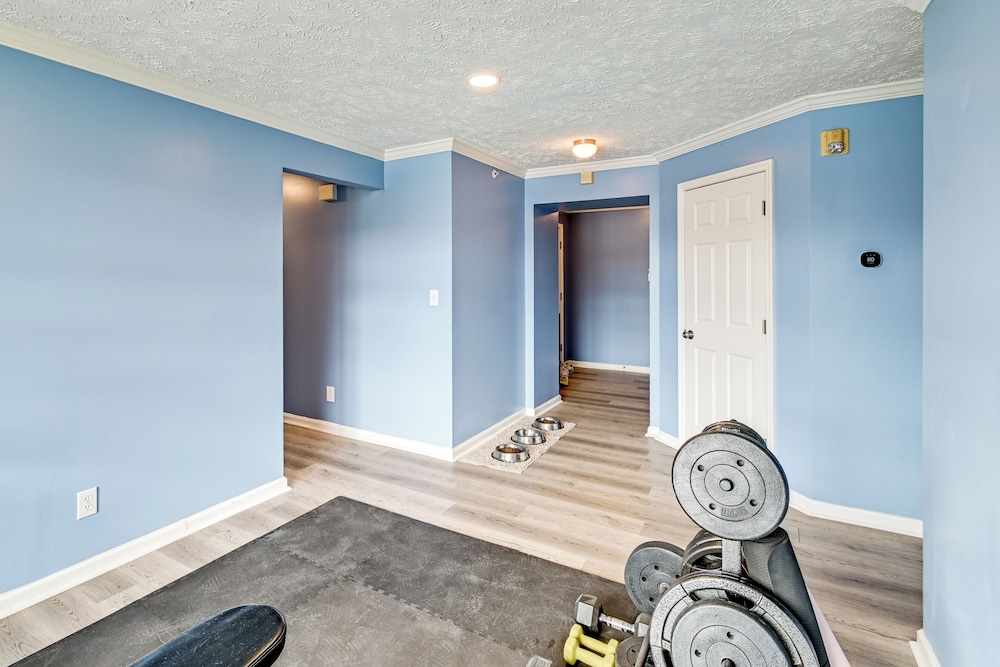 Lake & Pool Access, Home Gym: Fayetteville Condo!
