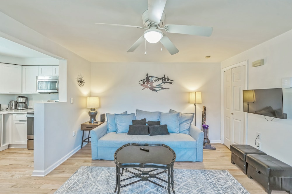 Sleeping Bear Cozy Corner End Unit 1 Bedroom Townhouse by The Summit at Gore Mountain