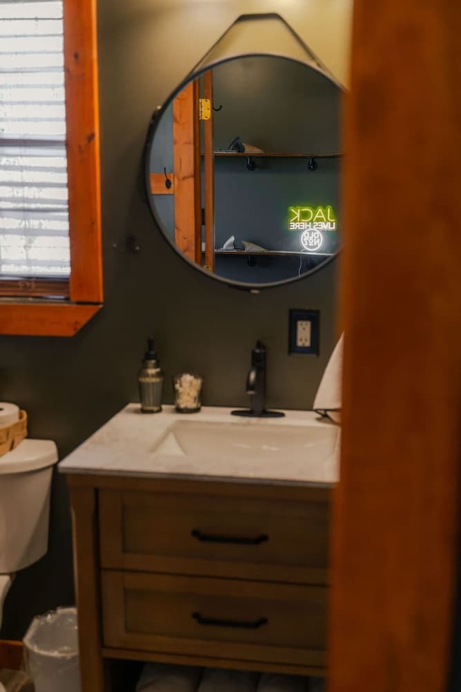 Cozy Cabin With Hot Tub - Near all in Hocking Hills