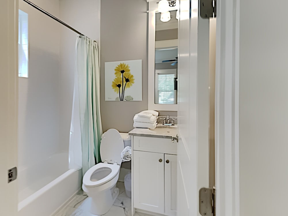 Tofino by Southern Vacation Rentals view 4