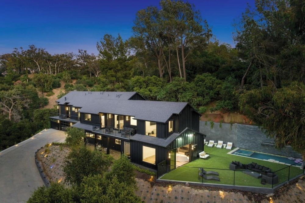Oak Haven Sanctuary - Grand Estate With Pool, Guest House & Scenic Views