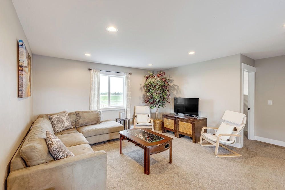 4 Mi to Snake River: Family Home w/ Yard in Rigby