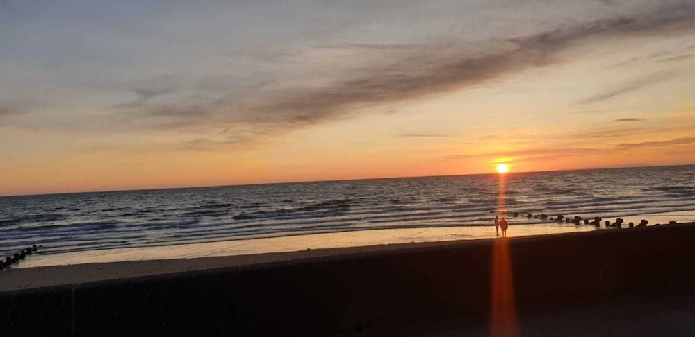 Seaview Apartment Sleeps 2 -patio -wifi -Tv