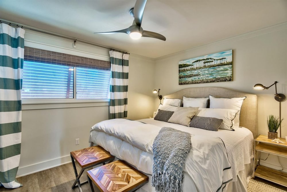 Beachfront Townhome in Seacrest + Free Tickets: Bikes, Dolphin Cruise & More!