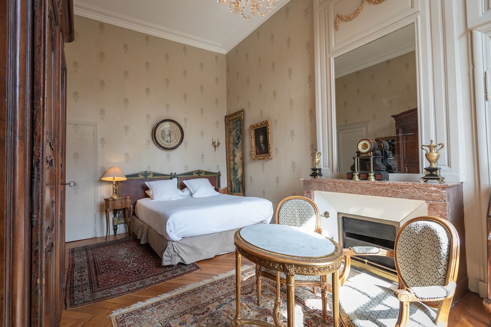 Bourges Vacations - Hotel de Panette - Chambres historiques - Property Image 31