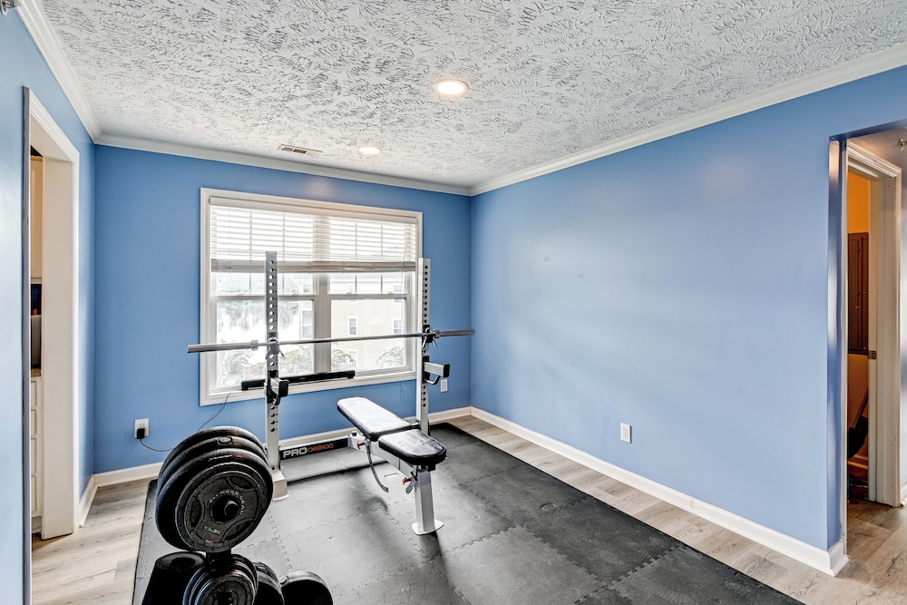 Lake & Pool Access, Home Gym: Fayetteville Condo!