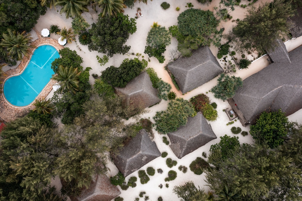 Hakuna Majiwe Beach Lodge