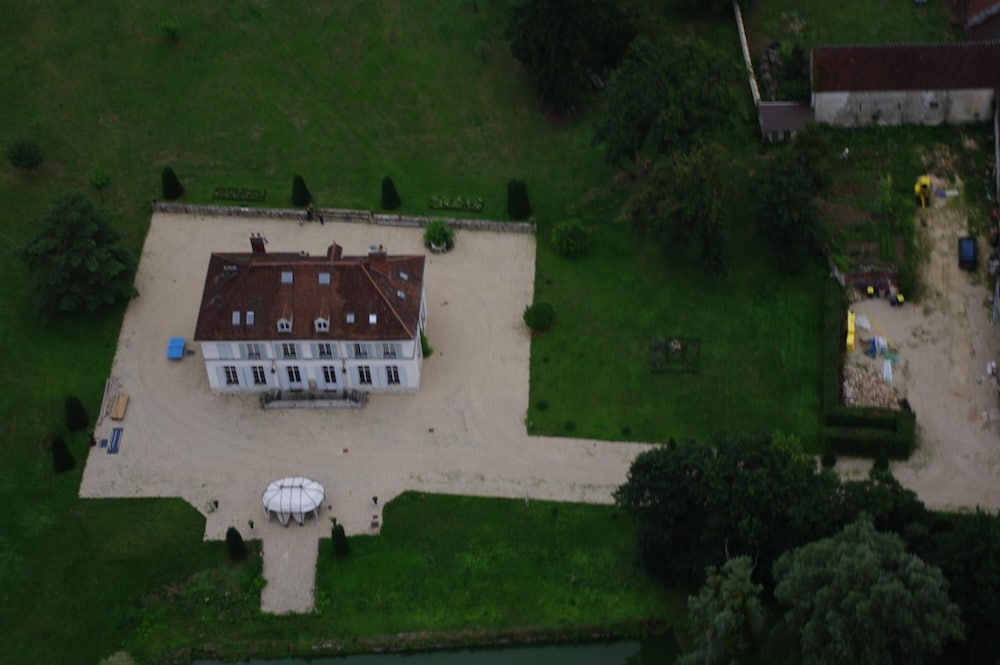 Château de Pommeuse view 5