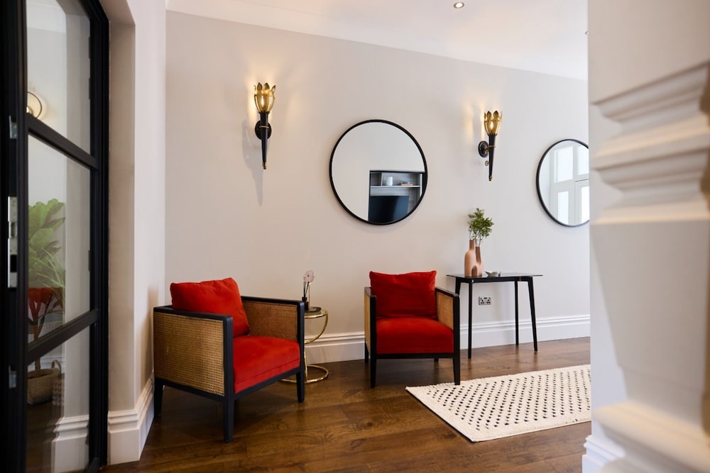 The Roehampton Place - Elegant 5bdr House With Garden Parking