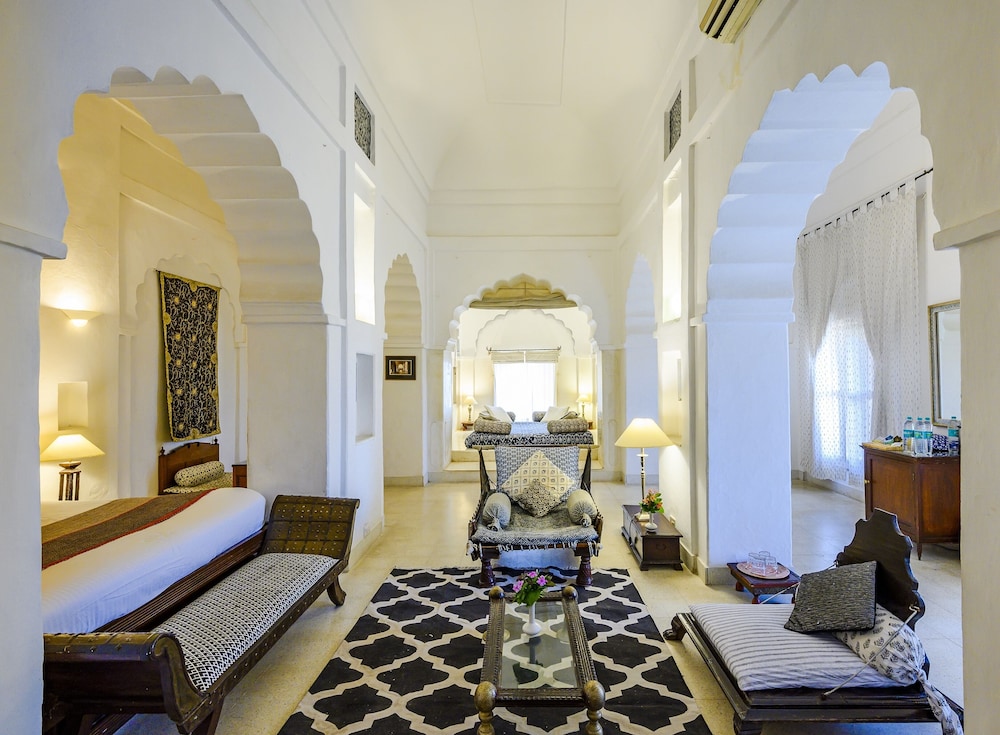 Neemrana Fort-Palace