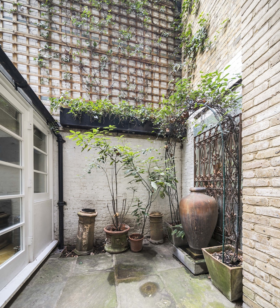 outdoor bbq area