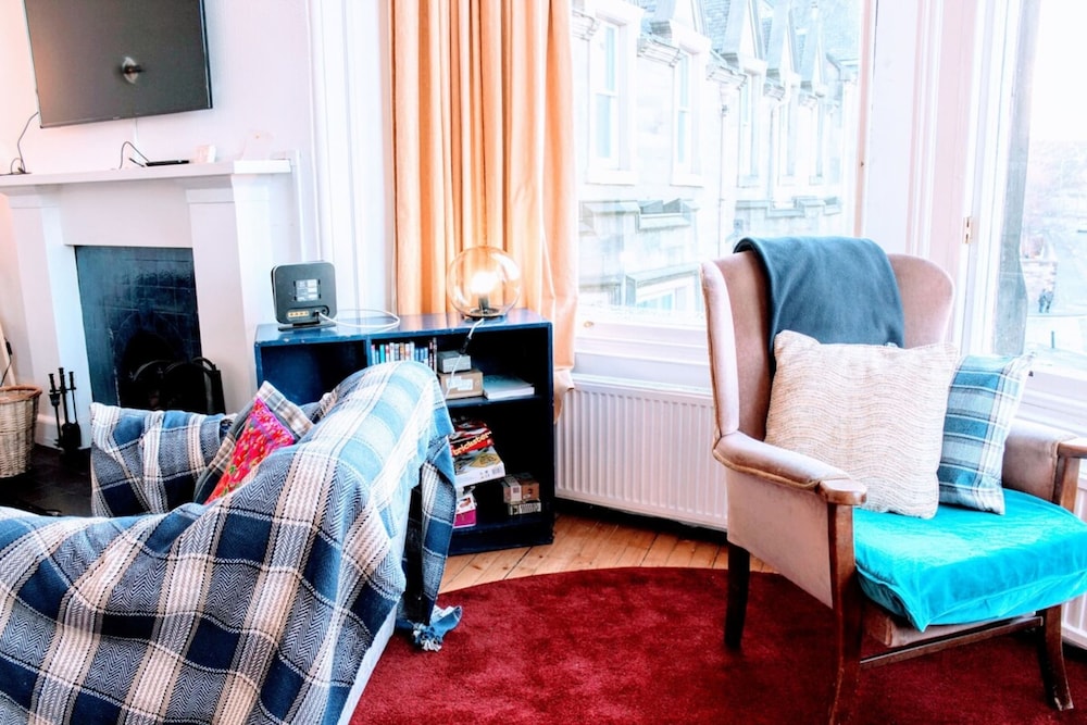 Traditional Apartment oer the Meadows