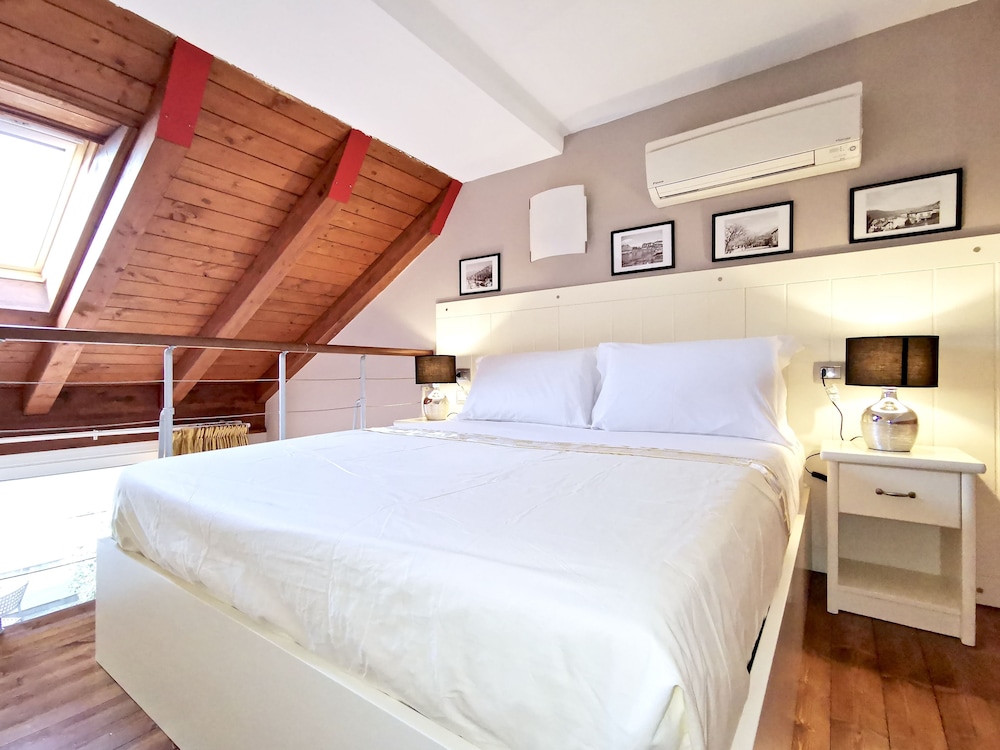 Luxury Cottage by Design Studio view 4