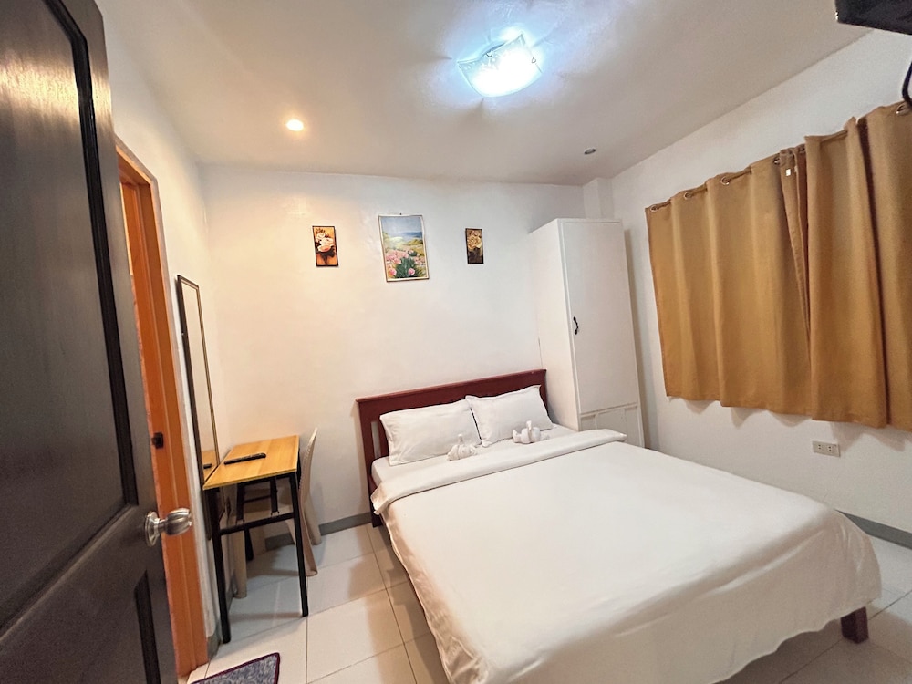 Luna Oslob Travellers Inn