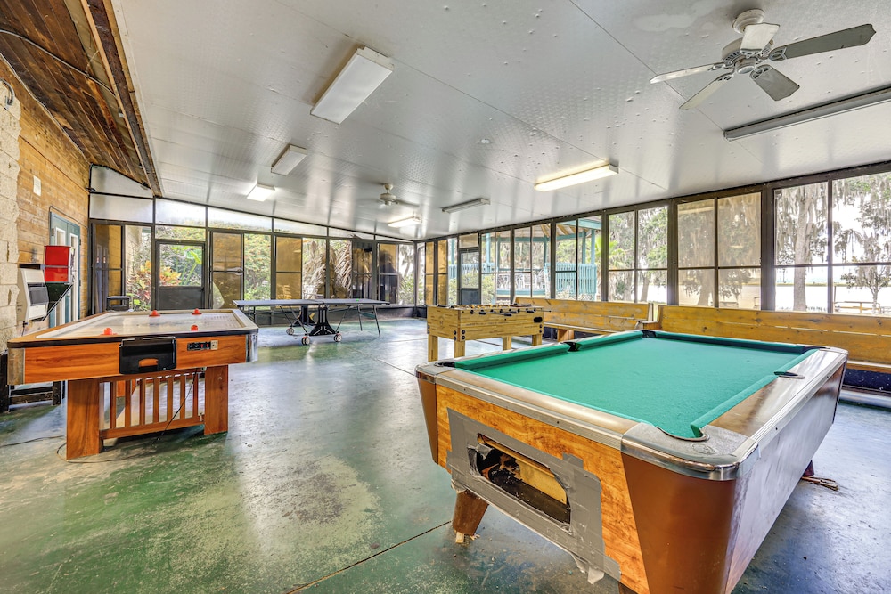 Steps to Lake Kerr: Home w/ Pool & Hot Tub Access!