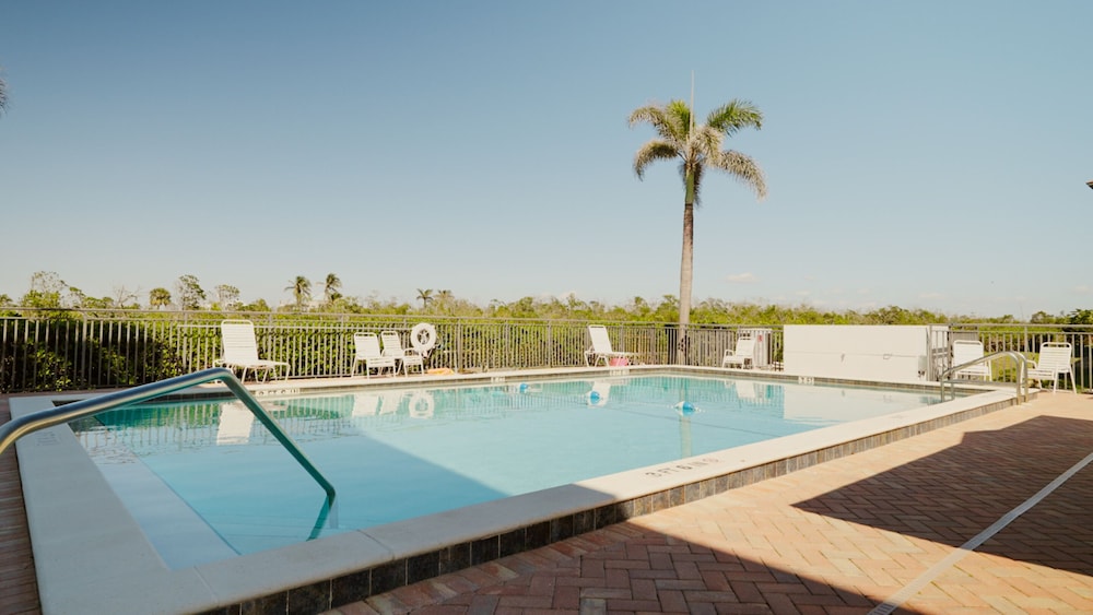 Admirals Bay 152 by Distinctive Beach Rentals