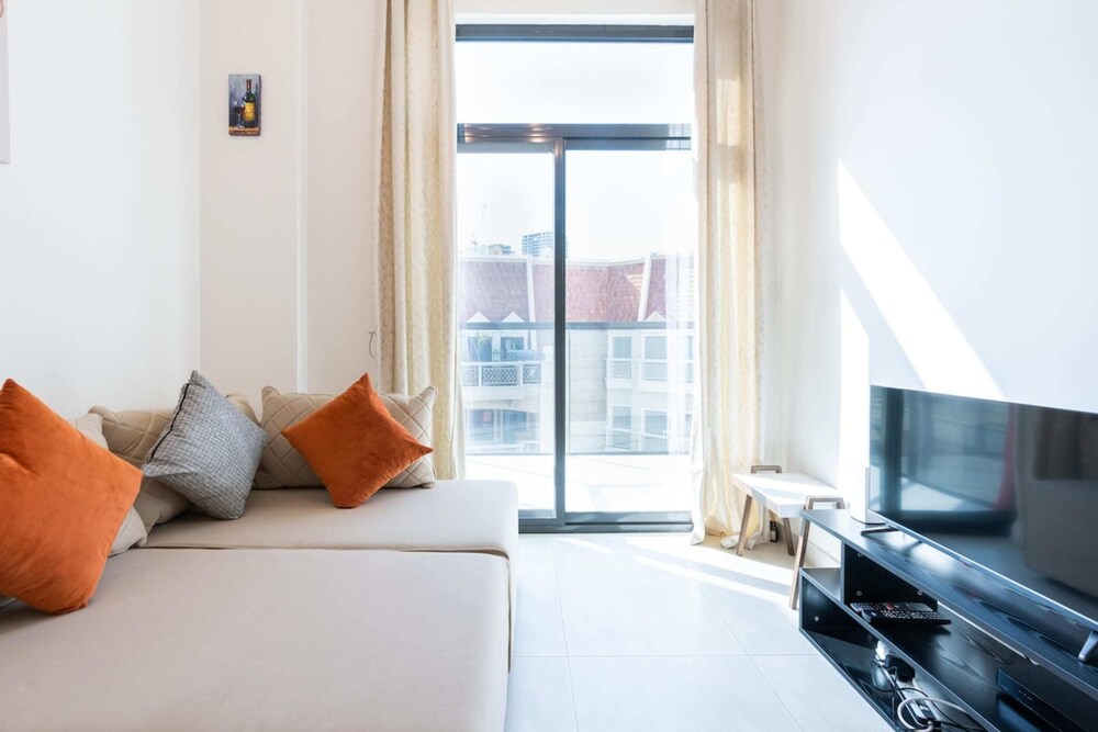 Bright & Spacious 1BD Flat With Balconydubai JVC