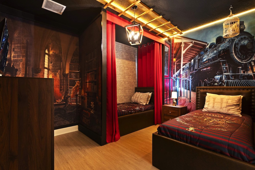 Magical 15-bedroom Villa Game Room, Theater & More!