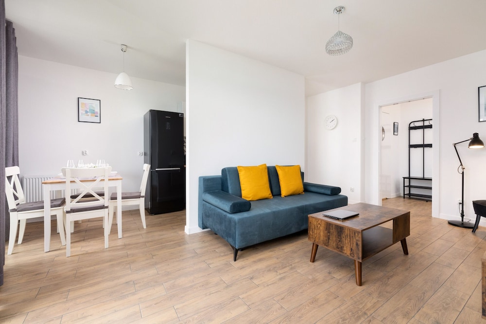 Nowa Flotylla Widok na Rzekę by Renters