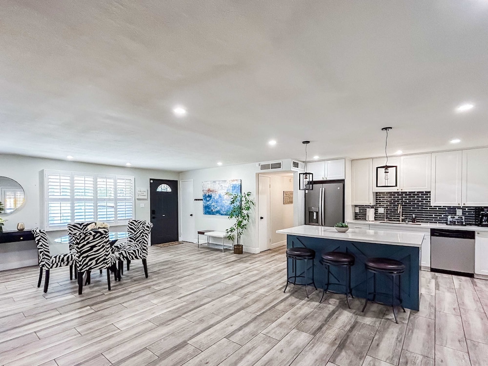 Phoenix 4 BDR Home With Outdoor Entertainment