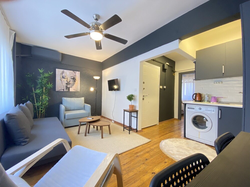 Chic Flat With Balcony in the Heart of Beyoglu