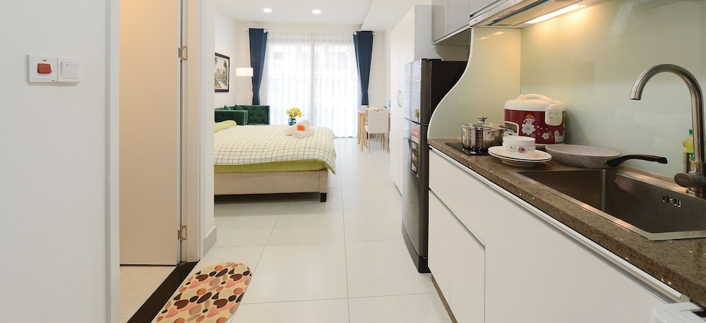 Jennifer House - Millenium Apartment