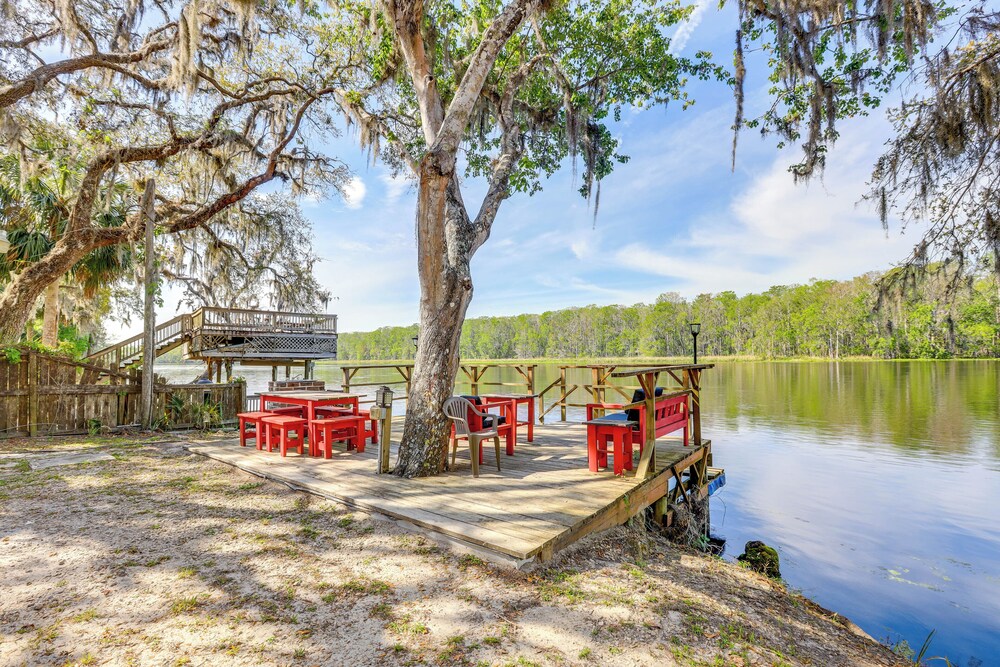 Lanai & Fire Pit: Riverfront Studio in Chiefland!
