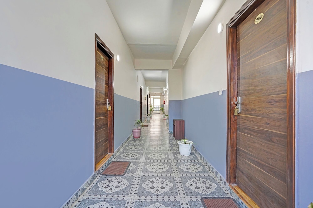 Fabhotel Hazel Town House