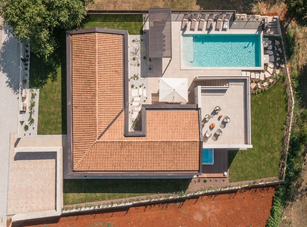 Luxury Villa in Tar With View