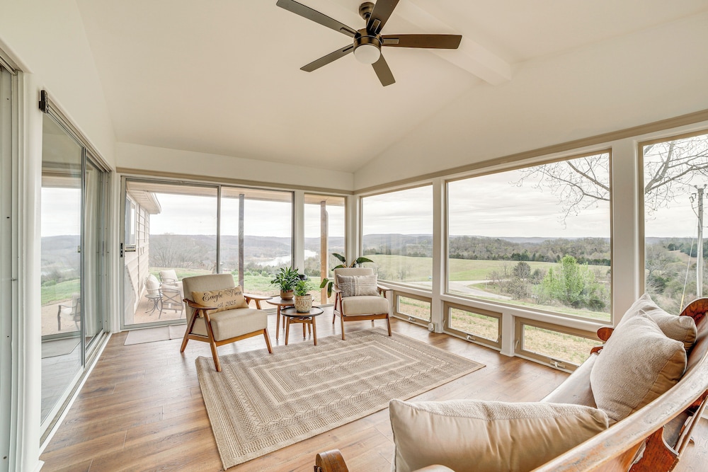 1 Mi to Table Rock Lake: Home w/ Furnished Patio!