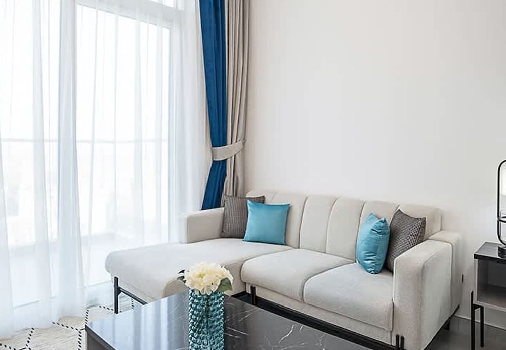 Homesgetaway -spacious 1BR Apt in Pearlz by Danube
