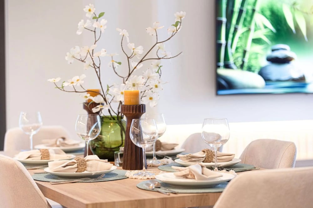 Burj Crown Lux Apartment by Dubai Mall