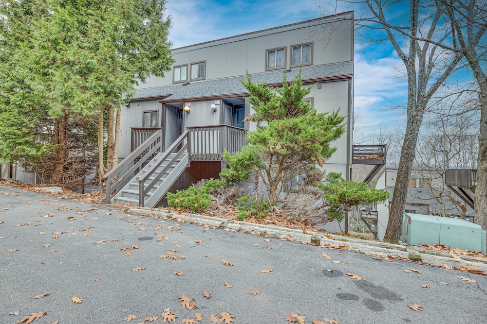 Pocono Paradise Ultimate Camelback Getaway 4 Bedroom Townhouse