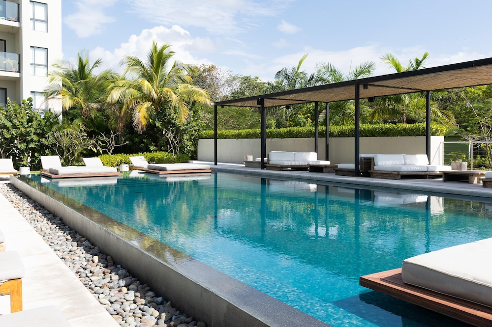 Ourfriends Condo by Acomodo