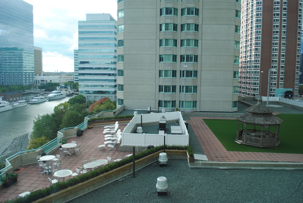 Hudson Suites at Newport